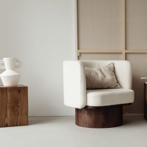 kaboompics_open-book-auxiliary-table-cube-walnut-wood-pedestal-sculpture-upholstered-armchair-26662 kaboompics_open-book-auxiliary-table-cube-walnut-wood-pedestal-sculpture-upholstered-armchair-26662